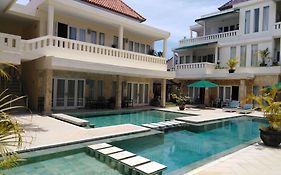 Bali Court Hotel & Apartment